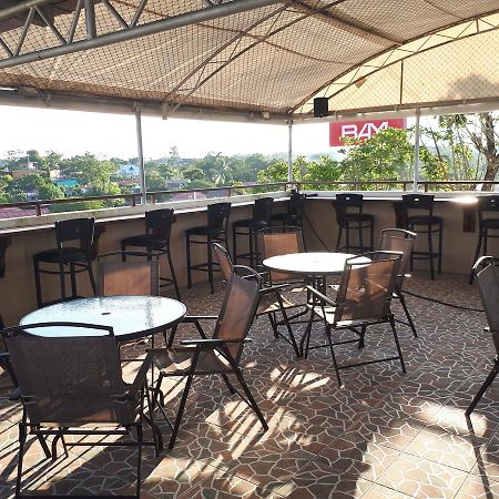 Hotel Y Restaurante Cafe De Paris Rio Dulce Luaran gambar