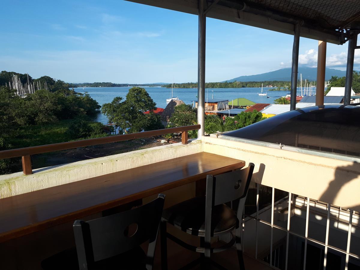 Hotel Y Restaurante Cafe De Paris Rio Dulce Luaran gambar